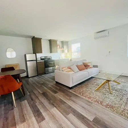 Modern Gem 2 Miles From Sofi Apartment